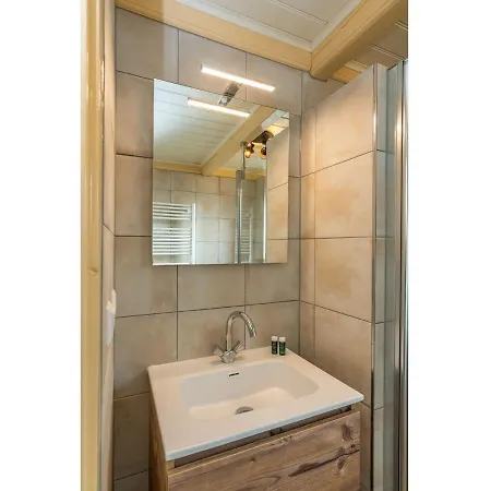 度假居 Attractive In Frisian *