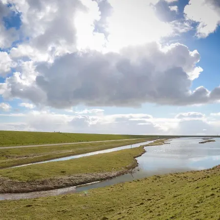 Attractive In Frisian Vakantiehuis *